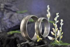 Eheringe aus Elfenmetall mit Platinstreifen