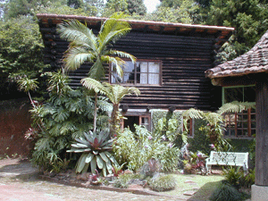 Die Eco-Lodge Itororo liegt in der Nhe von Nova
Friburgo, 140 km nrdlich von Rio de Janeiro, auf
1.150 m Hhe in den Bergen des Atlantischen
Regenwaldes. 